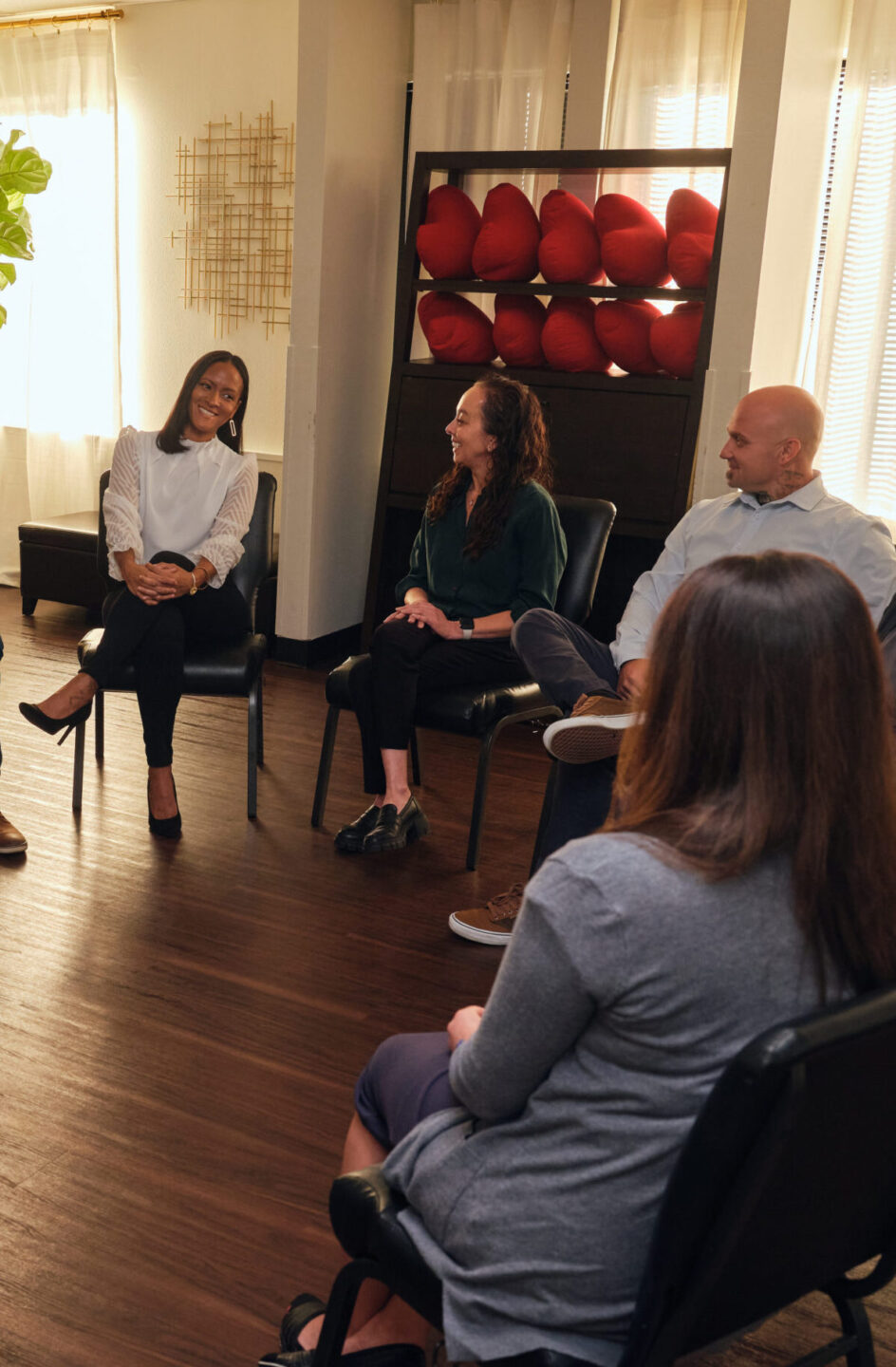 A client meeting one-on-one with a therapist during a depression counseling session at Casa Recovery