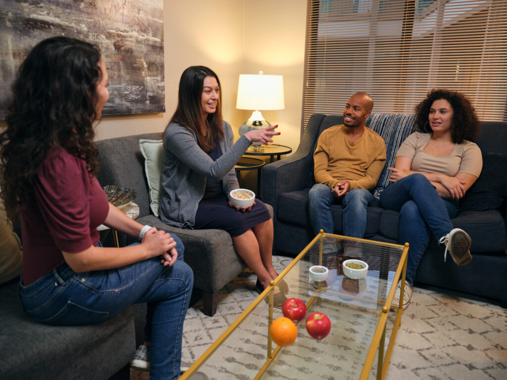 One-on-one dual diagnosis therapy session between a client and therapist at Casa Recovery