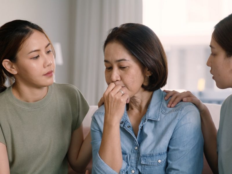 Asia,People,Adult,Child,Help,Middle,Aged,Old,Mom,Crying